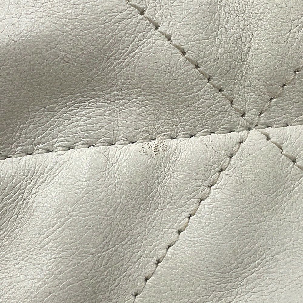 シャネル ハンドバッグ CHANEL 22 ミニ ココマーク シャイニーカーフレザー AS3980 CHANEL 2way 白
