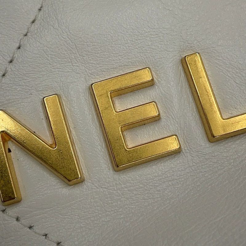 シャネル ハンドバッグ CHANEL 22 ミニ ココマーク シャイニーカーフレザー AS3980 CHANEL 2way 白