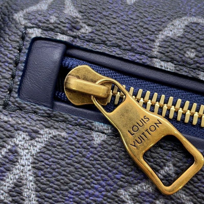 ルイヴィトン ボディバッグ モノグラム・ブリーチ ディスカバリー バムバッグ PM M23905 LOUIS VUITTON メンズ