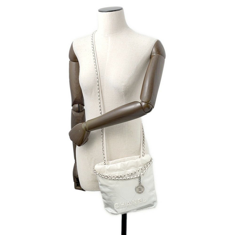 シャネル ハンドバッグ CHANEL 22 ミニ ココマーク シャイニーカーフレザー AS3980 CHANEL 2way 白