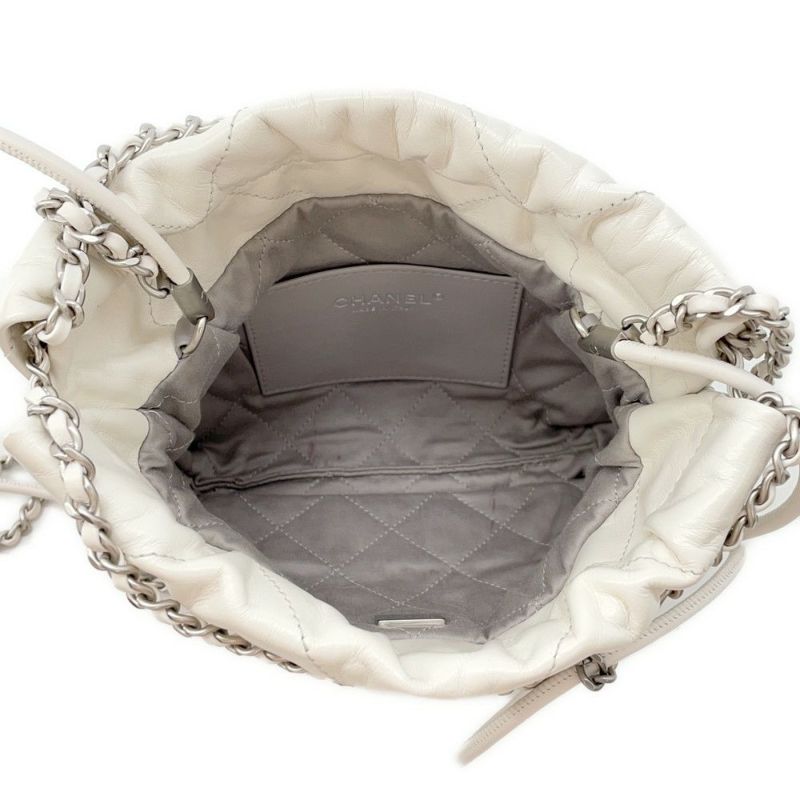 シャネル ハンドバッグ CHANEL 22 ミニ ココマーク シャイニーカーフレザー AS3980 CHANEL 2way 白