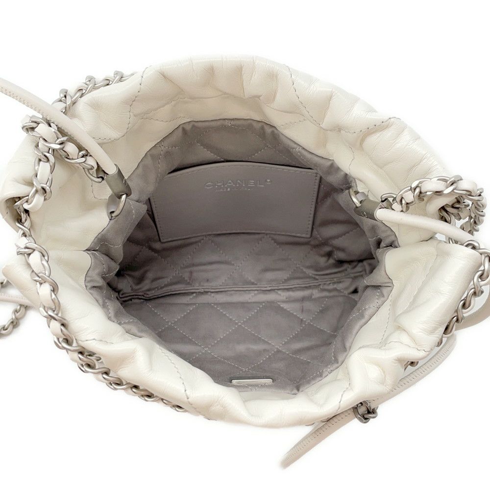 シャネル ハンドバッグ CHANEL 22 ミニ ココマーク シャイニーカーフレザー AS3980 CHANEL 2way 白