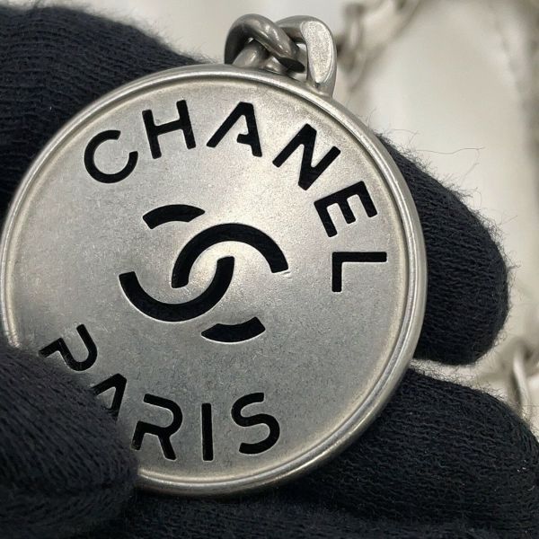 シャネル ハンドバッグ CHANEL 22 ミニ ココマーク シャイニーカーフレザー AS3980 CHANEL 2way 白