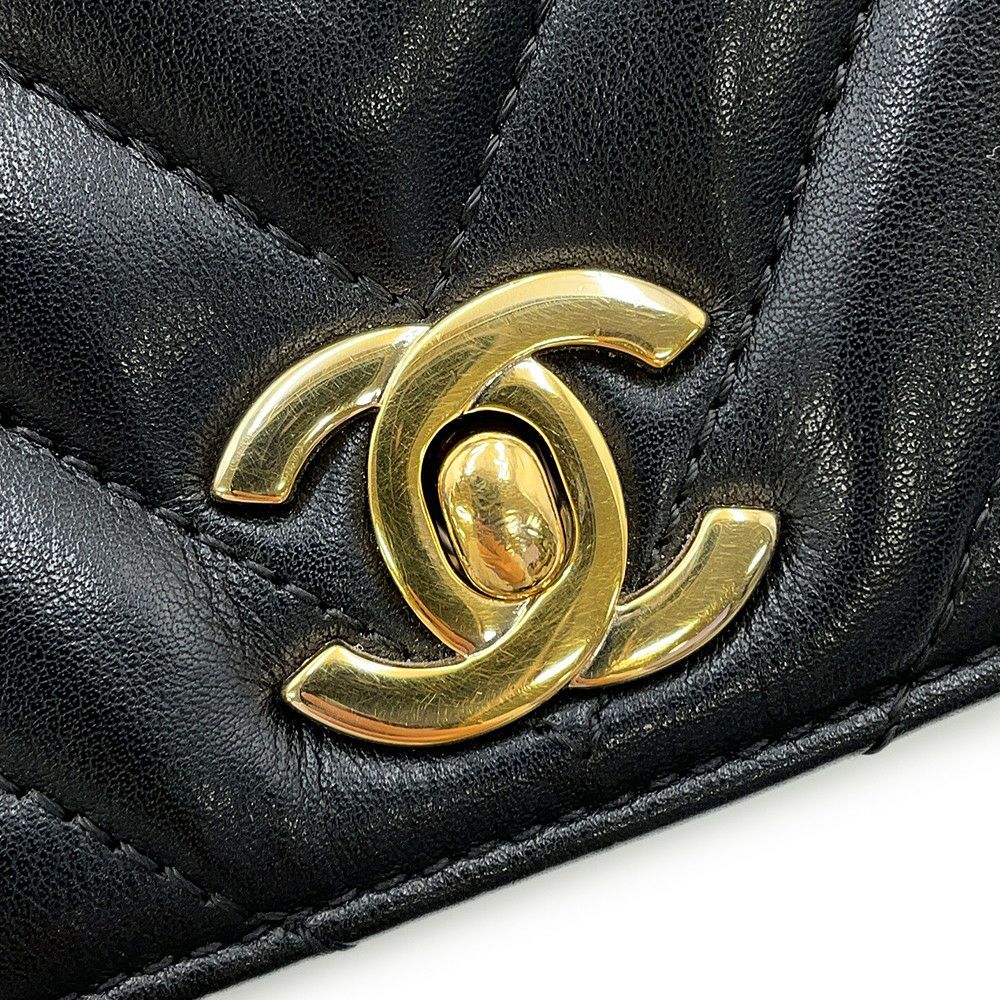 シャネル チェーンショルダーバッグ Vステッチ シェブロン ラムスキン CHANEL 黒