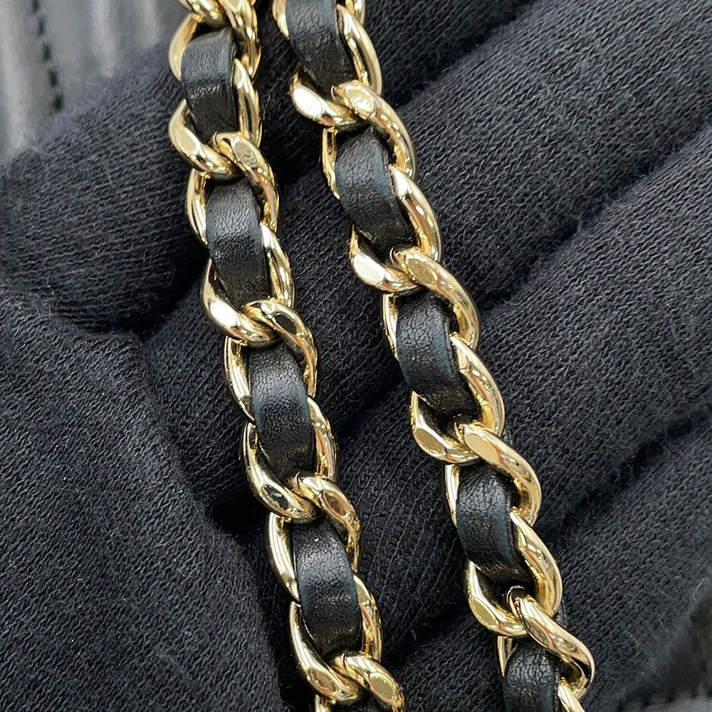 シャネル チェーンショルダーバッグ Vステッチ シェブロン ラムスキン CHANEL 黒