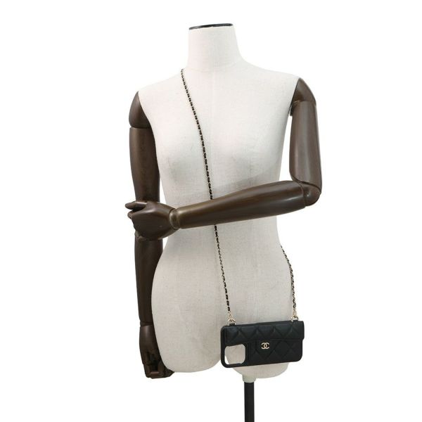 シャネル iPhoneケース マトラッセ ココマーク カードケース付き キャビアスキン AP4542　iPhone15MAX対応 黒