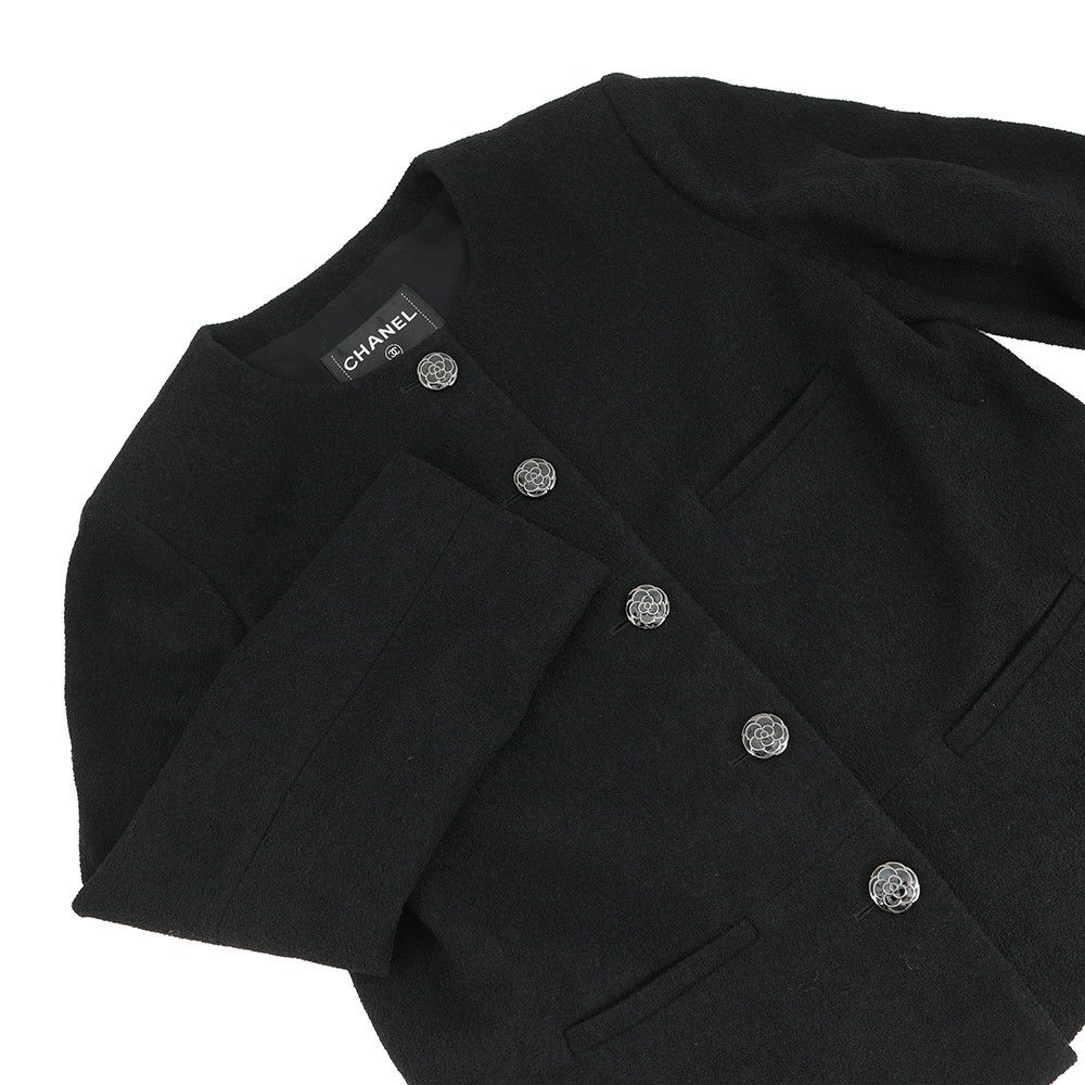 シャネル ジャケット ノーカラー カメリアボタン ウール レディースサイズ44 P52753 CHANEL アウター 黒