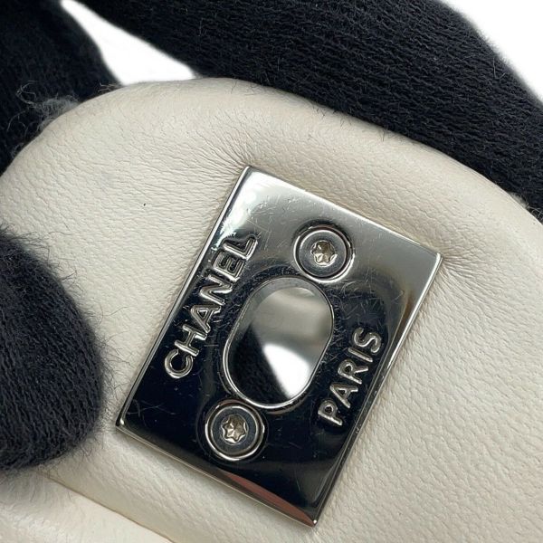 シャネル チェーンショルダーバッグ ココマーク ミニ フラップ ツイード A69900 CHANEL 白