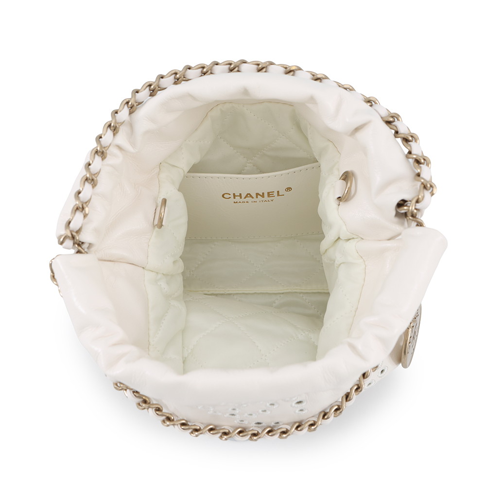 シャネル ハンドバッグ CHANEL 22 ミニ ココマーク パンチング シャイニーカーフレザー AS3980 CHANEL 2way 白