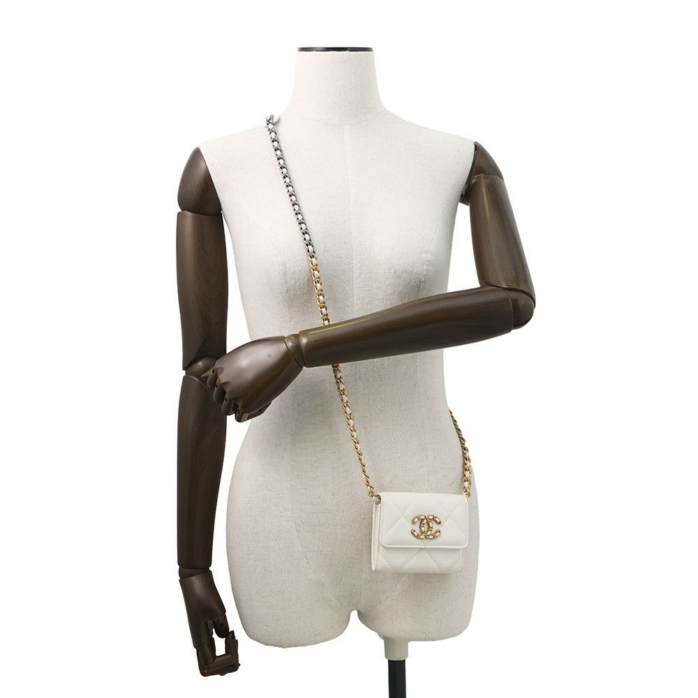 シャネル チェーンウォレット シャネル19 コインパース ラムスキン AP1787 CHANEL 二つ折り財布 白