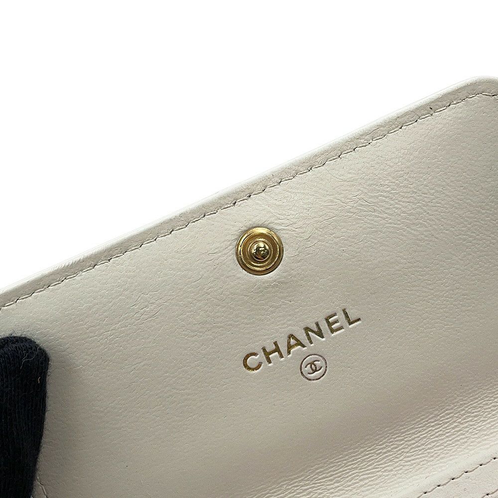 シャネル チェーンウォレット シャネル19 コインパース ラムスキン AP1787 CHANEL 二つ折り財布 白