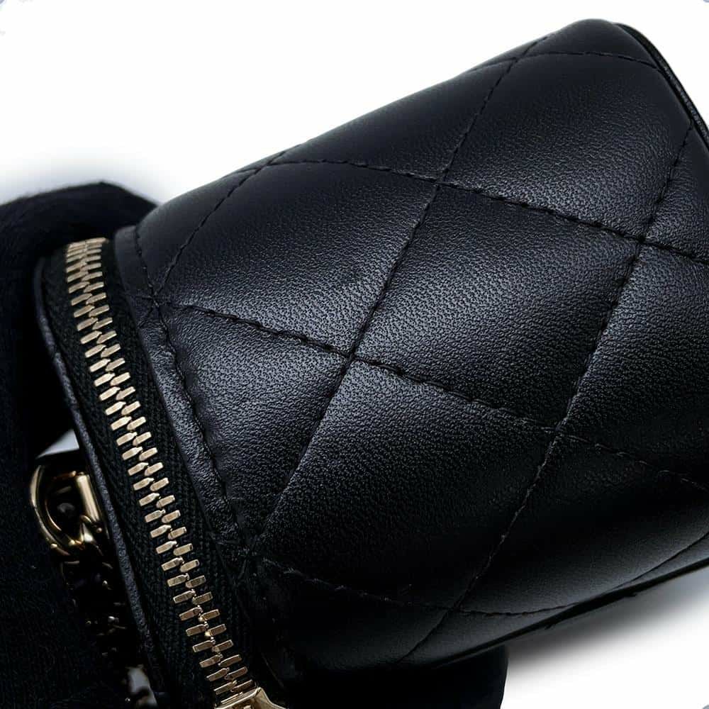 シャネル チェーンショルダーバッグ マトラッセ ココマーク スモールバニティ ラムスキン CHANEL ポシェット 黒