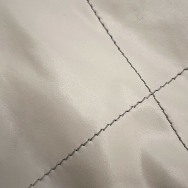 シャネル チェーンショルダーバッグ CHANEL22 スモール カーフスキン AS3260 CHANEL ポーチ付き 白