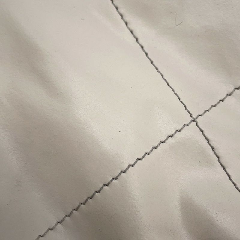 シャネル チェーンショルダーバッグ CHANEL22 スモール カーフスキン AS3260 CHANEL ポーチ付き 白