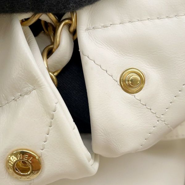 シャネル チェーンショルダーバッグ CHANEL22 スモール カーフスキン AS3260 CHANEL ポーチ付き 白
