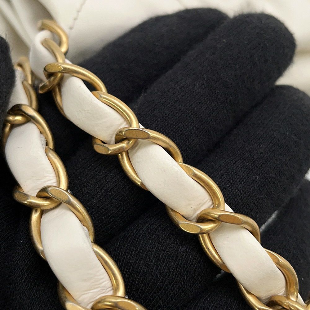 シャネル チェーンショルダーバッグ CHANEL22 スモール カーフスキン AS3260 CHANEL ポーチ付き 白