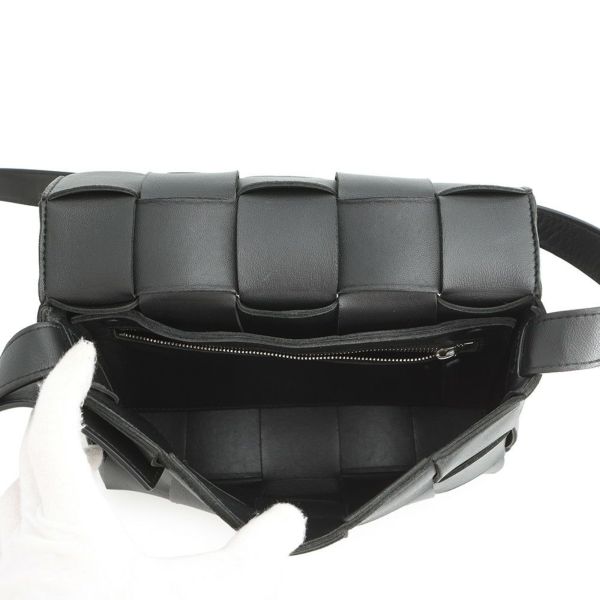 ボッテガヴェネタ ショルダーバッグ マキシイントレチャート カセット ラムスキン 578004 BOTTEGA VENETA 黒