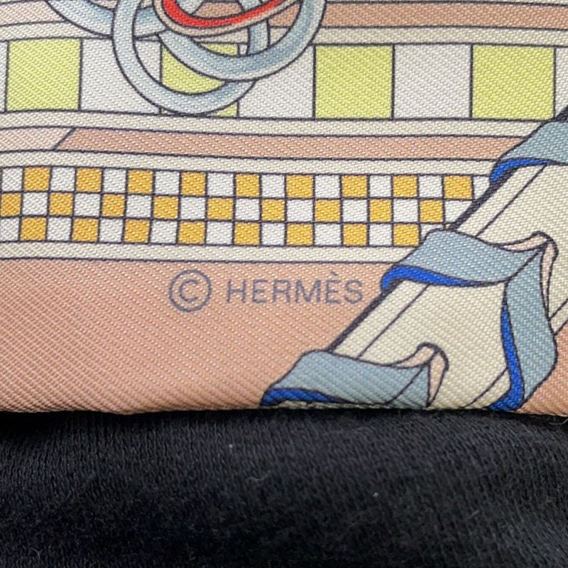 エルメス スカーフ ツイリー 馬勒とチャーム Brides et Gris-Gris シルクツイル 2023春夏