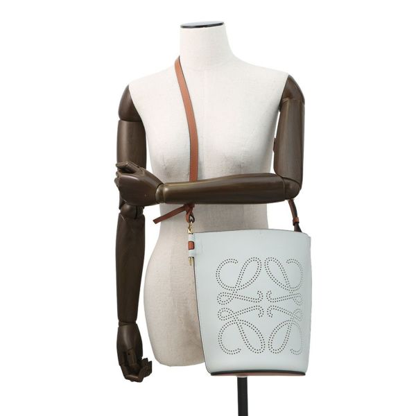 ロエベ ショルダーバッグ アナグラム ゲート バケット レザー 309.22BZ57 LOEWE