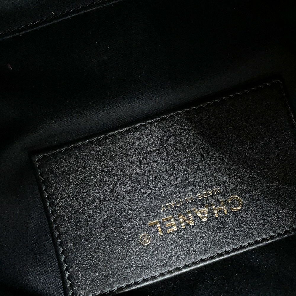 シャネル チェーンショルダーバッグ ココマーク CHANEL25 スモール キャビアスキン AS5293 CHANEL 黒