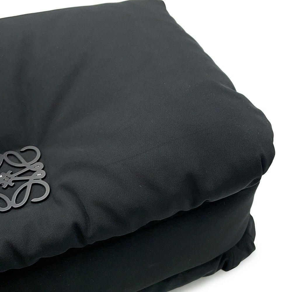 ロエベ ショルダーバッグ ゴヤ GOYA パファー メッセンジャーバッグ ナイロン B896G22X01 LOEWE 黒