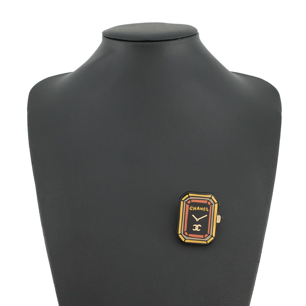 シャネル ピンブローチ ココマーク プルミエール 時計モチーフ レジン D23A ABB395 CHANEL アクセサリー 黒