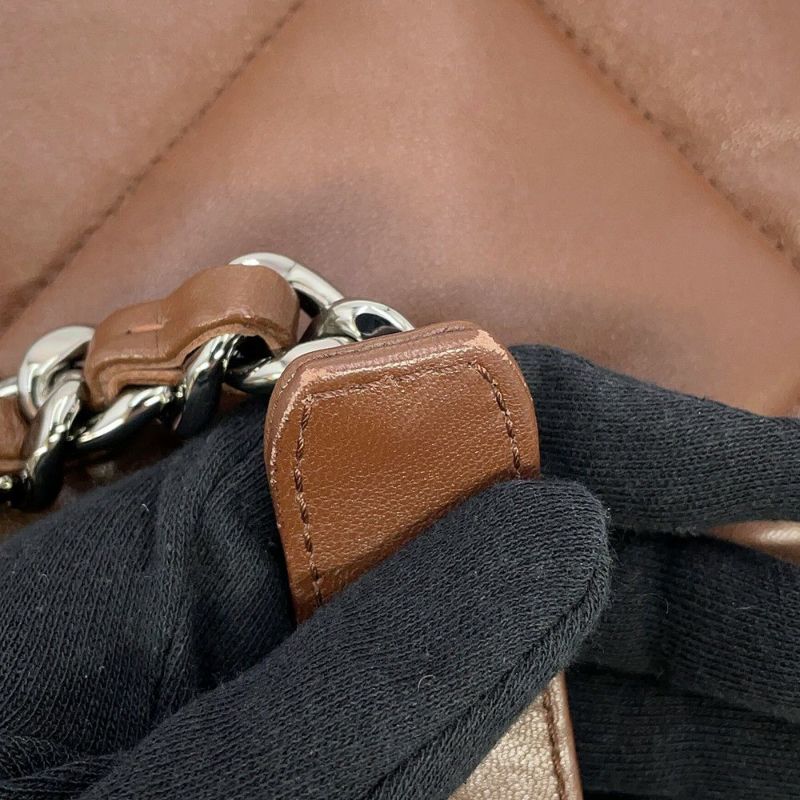シャネル チェーンショルダーバッグ CHANEL19 ココマーク マトラッセ ラムスキン AS1160 CHANEL