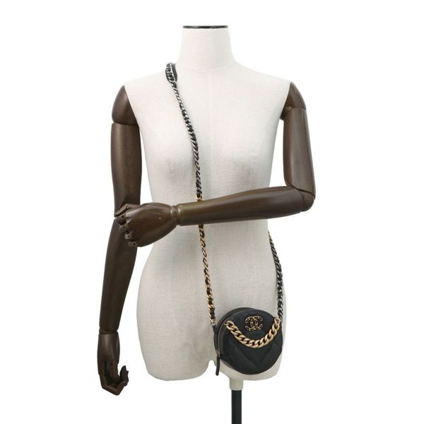シャネル チェーンショルダーバッグ CHANEL19 ココマーク マトラッセ ラムスキン AP0945 CHANEL 黒