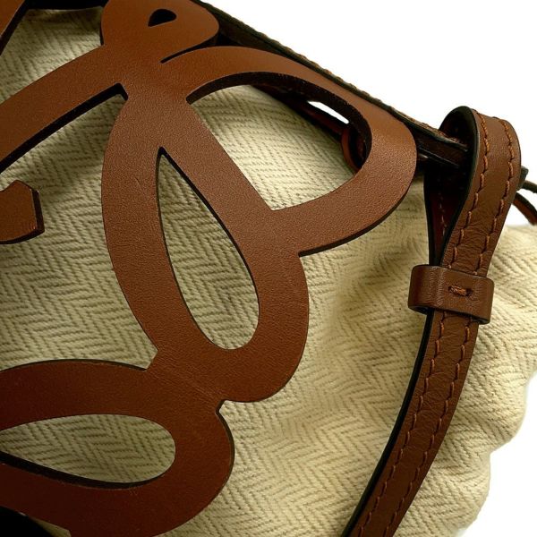 ロエべ ショルダーバッグ アナグラム カットアウト ポケット カーフレザー C922Y62X07 LOEWE