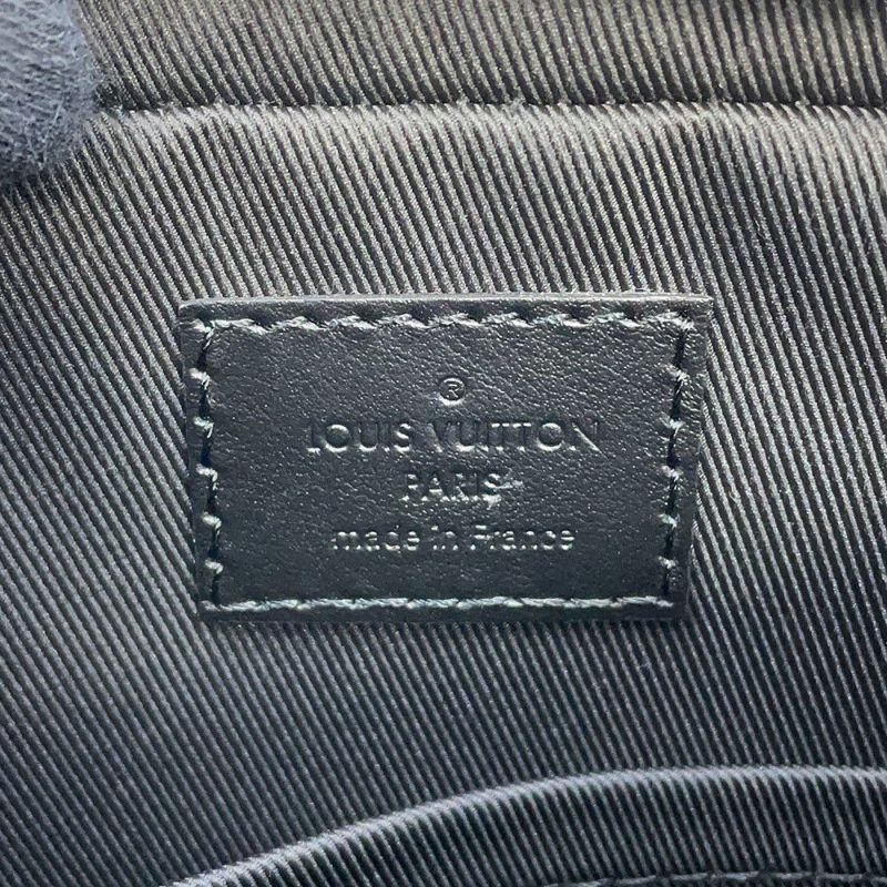 ルイヴィトン ショルダーバッグ モノグラム・シャドウ デュオ・メッセンジャー M69827 LOUIS VUITTON 黒 ブラック