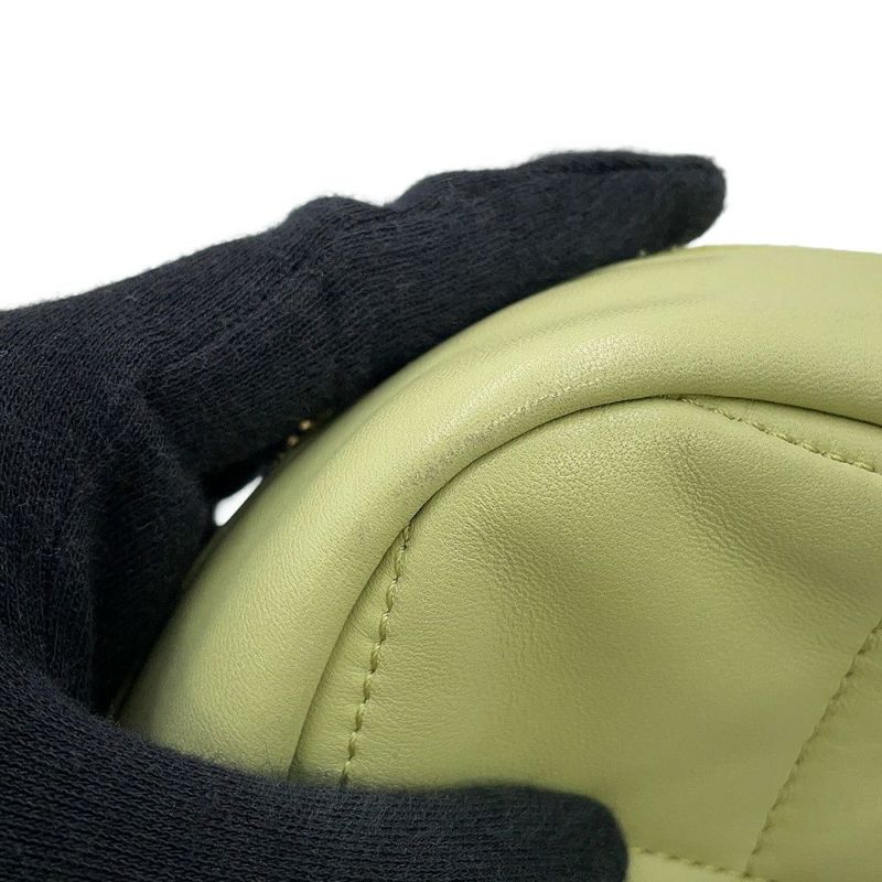 シャネル チェーンショルダーバッグ ココマーク マトラッセ ラムスキン AS2201 CHANEL