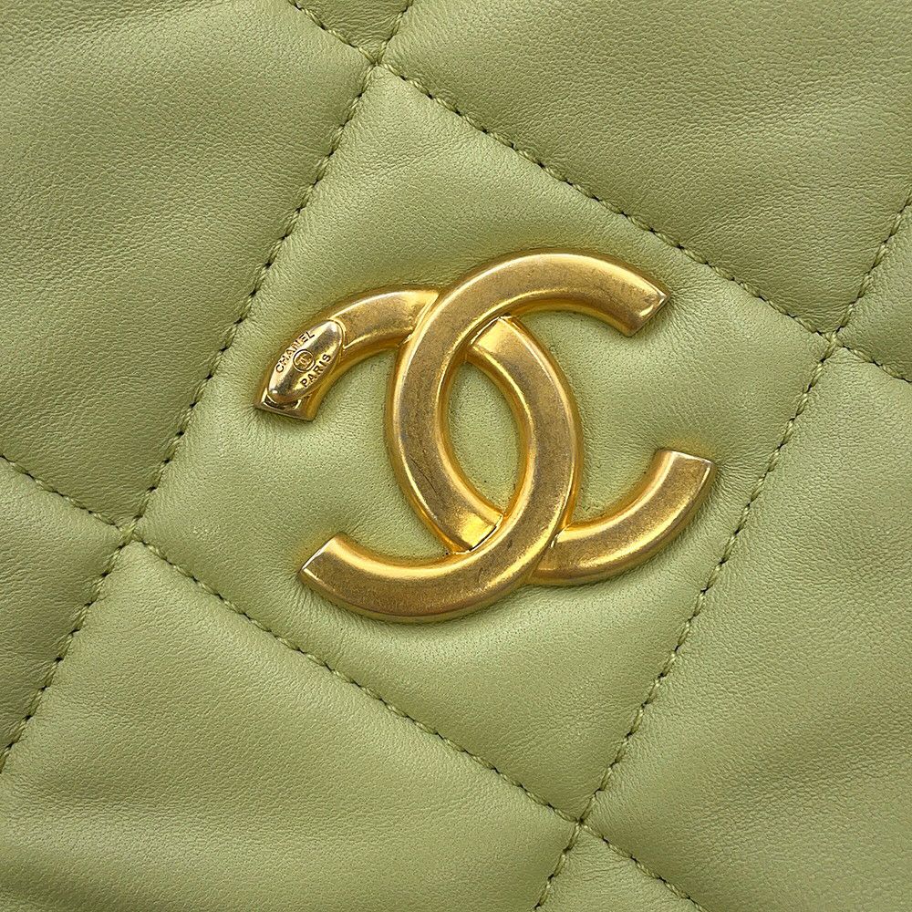 シャネル チェーンショルダーバッグ ココマーク マトラッセ ラムスキン AS2201 CHANEL