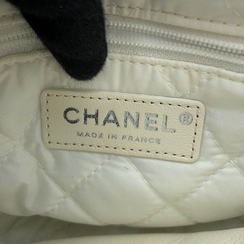 シャネル チェーンショルダーバッグ ココマーク ココネージュ シアリング AS4279 CHANEL 白