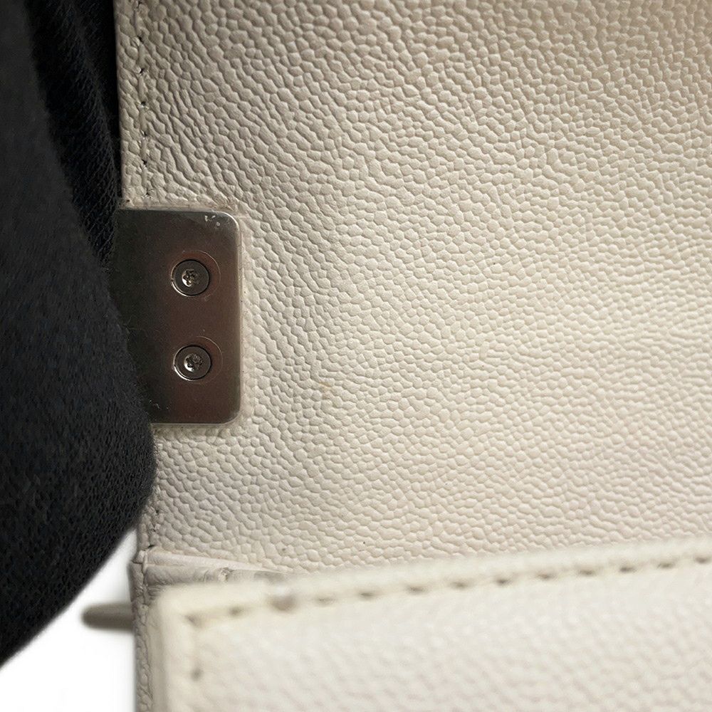 シャネル チェーンショルダーバッグ マトラッセ ココマーク ボーイシャネル スモール キャビアスキン AS3350 CHANEL 2way 白