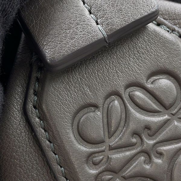 ロエベ ショルダーバッグ スナフジタコラボ マンドラゴラ キュービィ レザー B906Q63X02 LOEWE