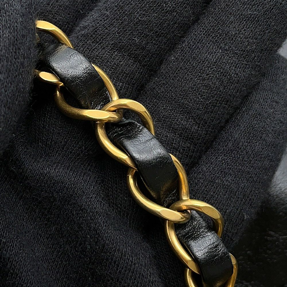 シャネル チェーンショルダーバッグ CHANEL22 スモール シャイニーカーフスキン AS3260 CHANEL ポーチ付き 黒