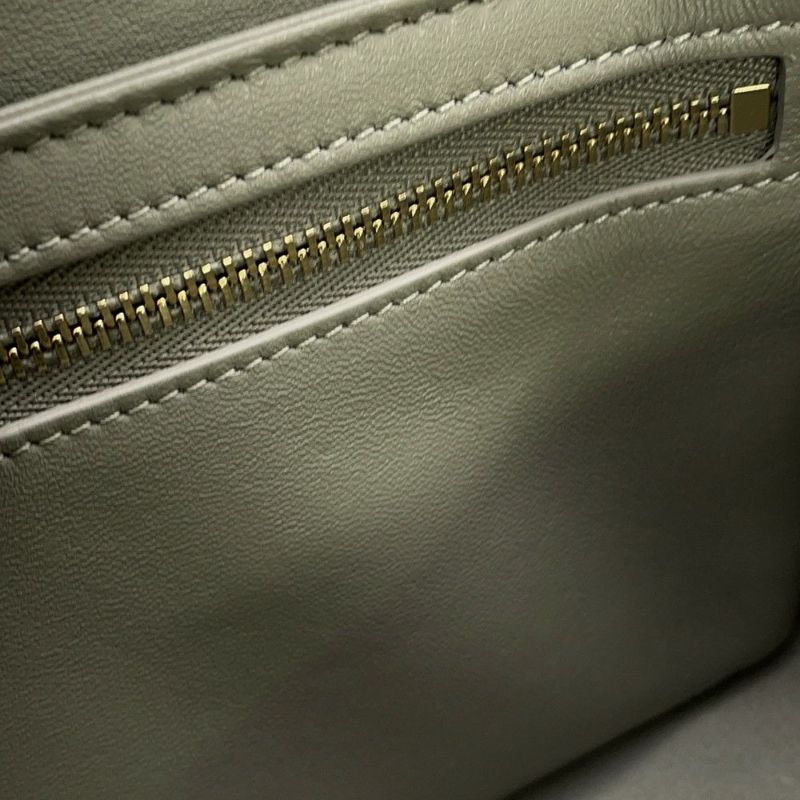 セリーヌ ショルダーバッグ ティーン トリオンフ シャイニーカーフレザー 188423 CELINE バッグ