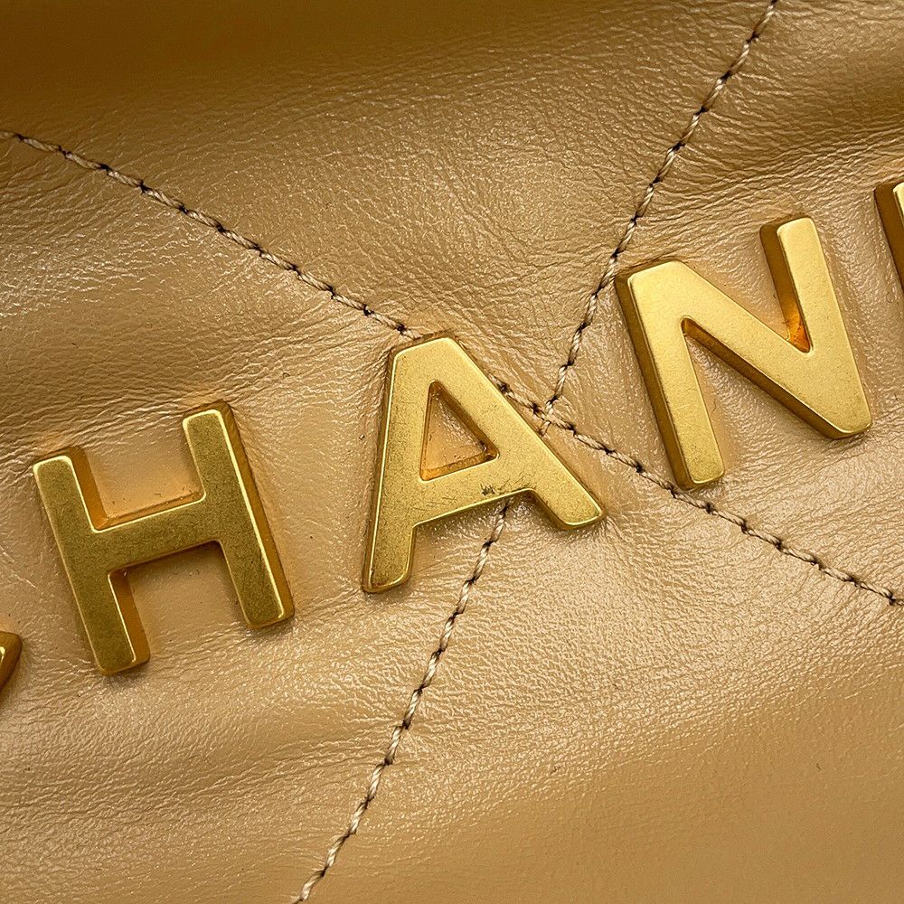 シャネル ハンドバッグ CHANEL 22 マトラッセ スモール シャイニーカーフレザー AS3260 ポーチ付き