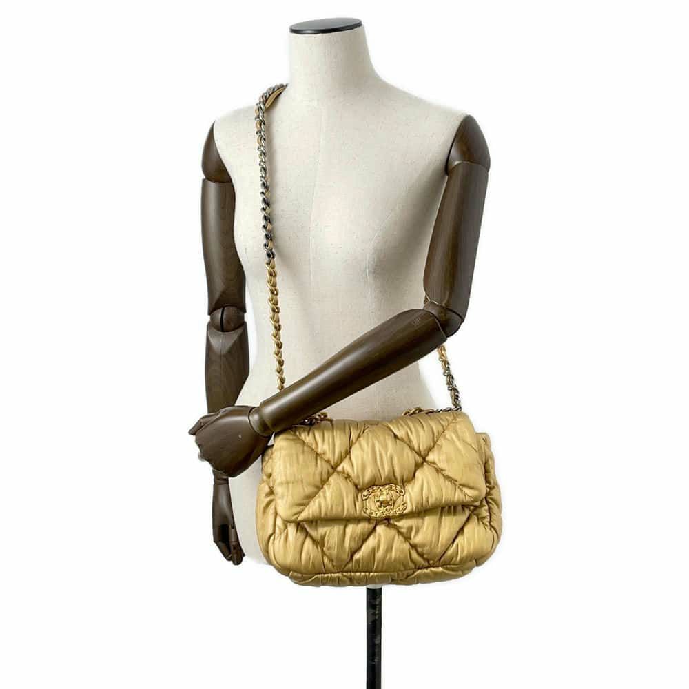 シャネル チェーンショルダーバッグ Chanel 19 レザー CHANEL バッグ ハンドバッグ