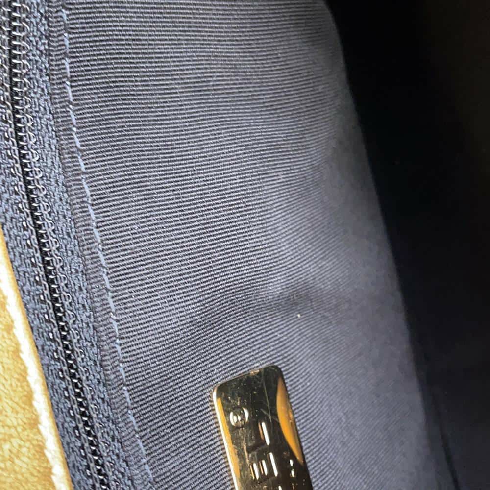 シャネル チェーンショルダーバッグ Chanel 19 レザー CHANEL バッグ ハンドバッグ