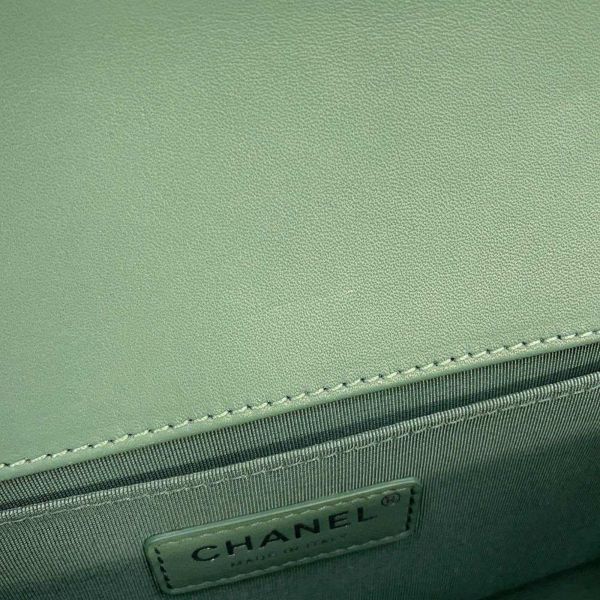 シャネル チェーンショルダーバッグ ココマーク ボーイシャネル ラムスキン A67086 CHANEL 斜めがけ BOY CHANEL