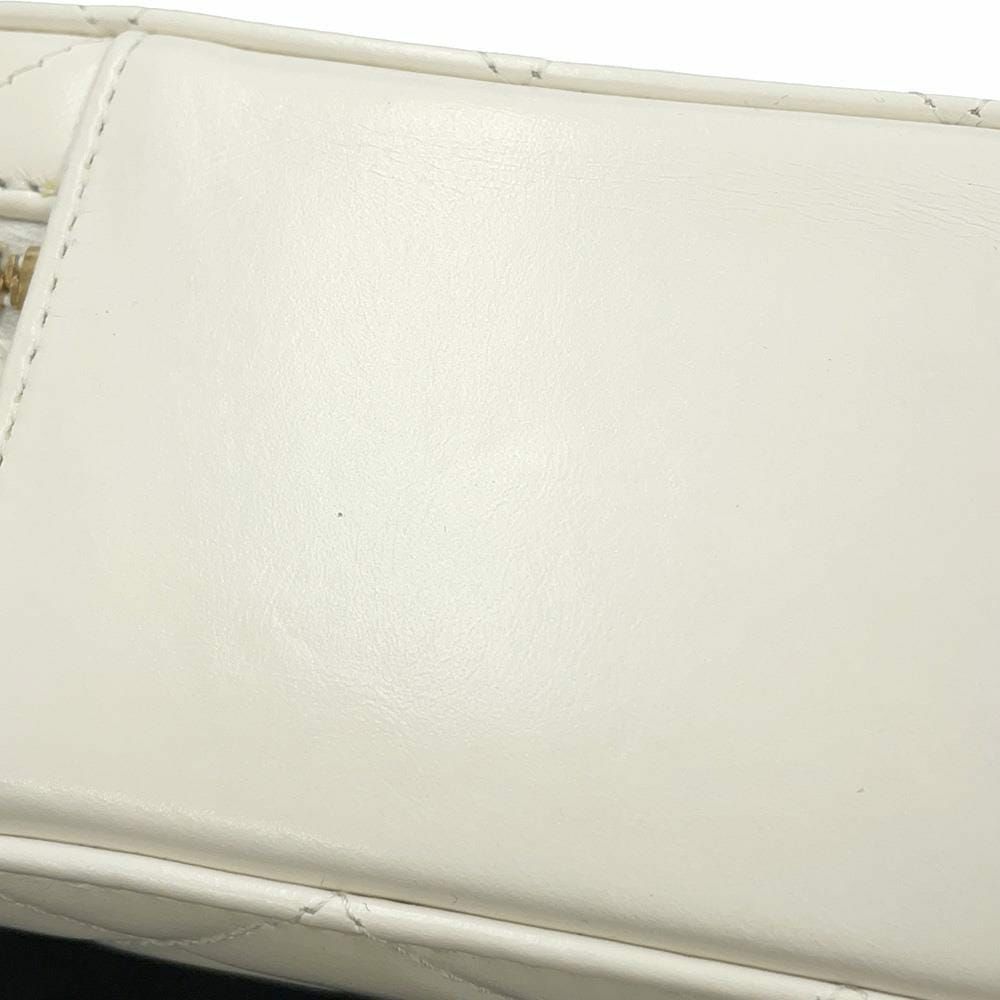 シャネル チェーンショルダーバッグ マトラッセ ココマーク バニティ カーフレザー CHANEL バッグ 白