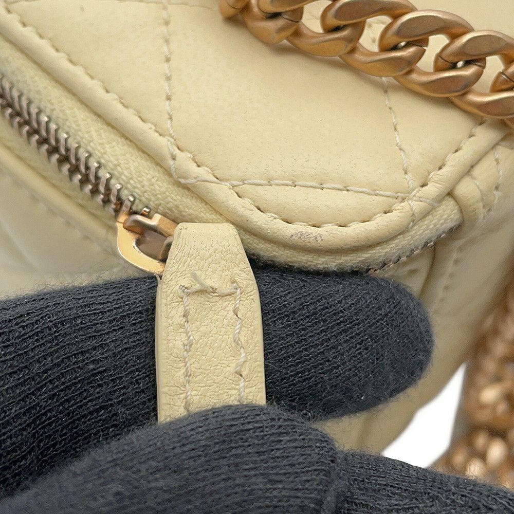 シャネル チェーンショルダーバッグ バニティ ココマーク カメリア マトラッセ ラムスキン AP3301 CHANEL