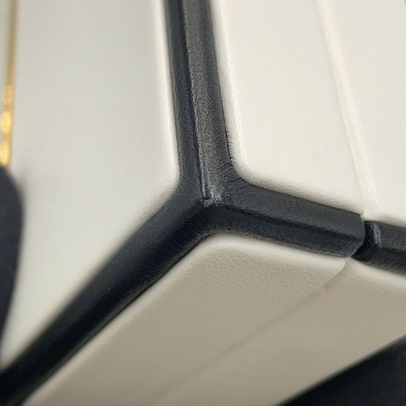 シャネル チェーンショルダーバッグ No5 パフュームボックス CHANEL 白