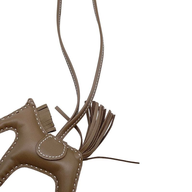 エルメス バッグチャーム ロデオPM ペガサス エトゥープ ラムスキン W刻印