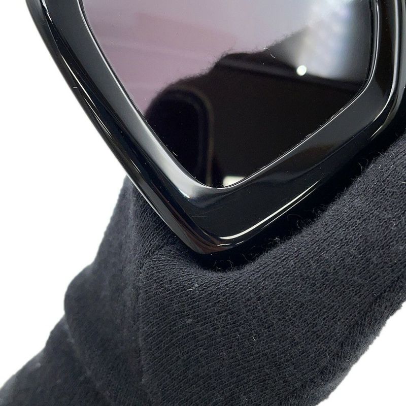 プラダ サングラス トライアングルロゴ ポリゴン型 セルフレーム PRADA アイウェア 黒