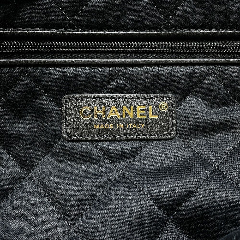 シャネル チェーンショルダーバッグ CHANEL22 スモール キャビアスキン AS3260 CHANEL ポーチ付き 黒