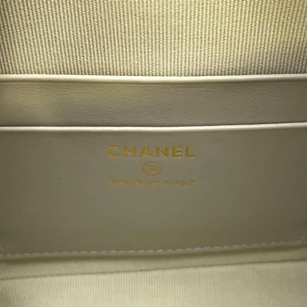 シャネル チェーンショルダーバッグ クラシック マトラッセ キャビアスキン AP4016 CHANEL