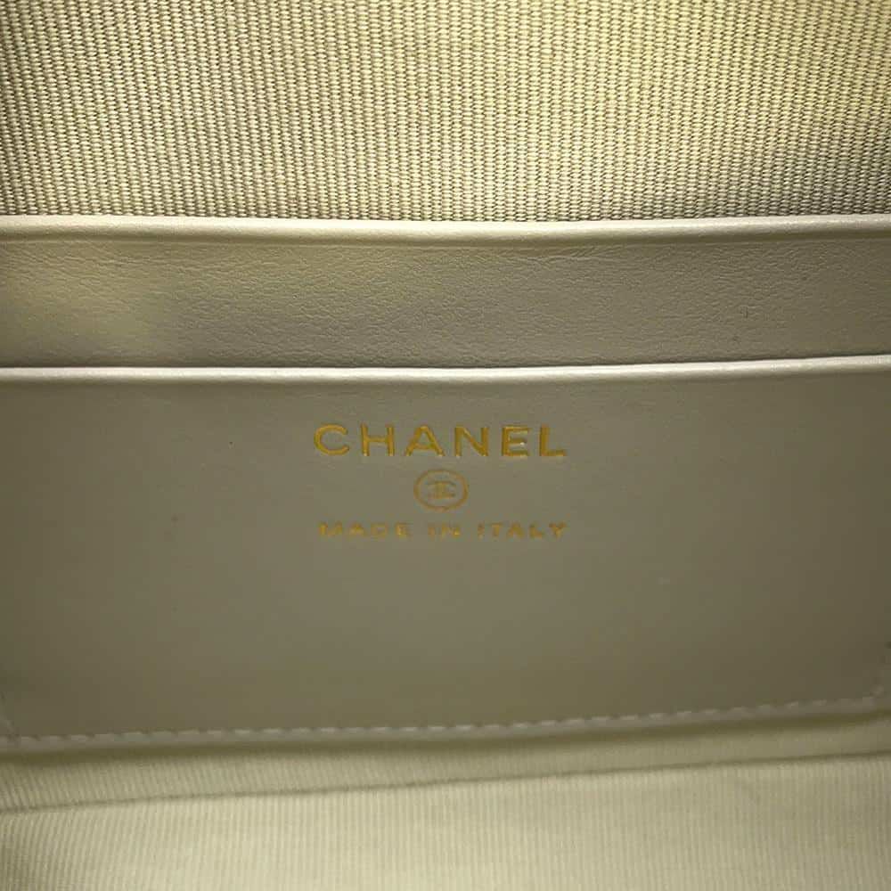 シャネル チェーンショルダーバッグ クラシック マトラッセ キャビアスキン AP4016 CHANEL