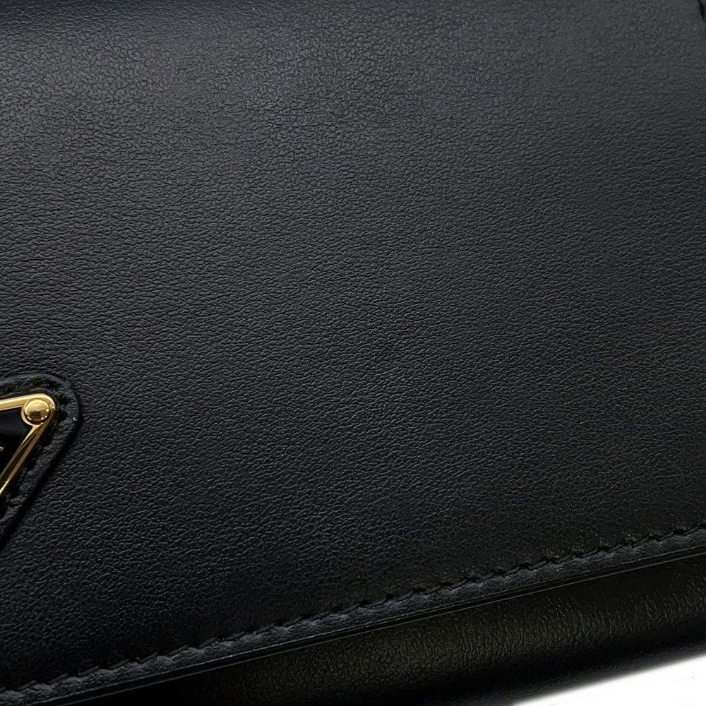 プラダ ショルダーウォレット  トライアングルロゴ ショルダーストラップ付き ウォレット レザー 1MT027 PRADA 財布 黒